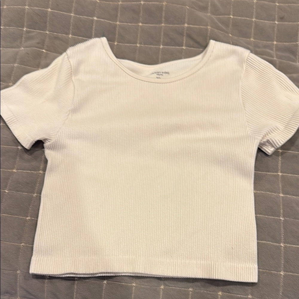 Buckle White Short Sleeve Cropped Tee